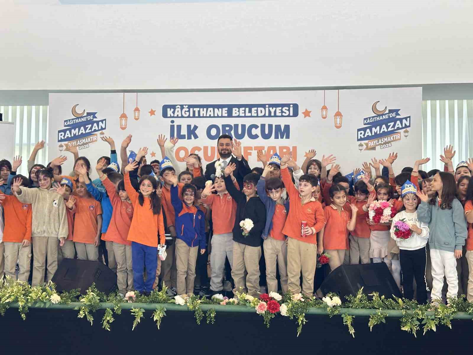 Kağıthane’de Ramazan’ın ilk iftarı miniklerle yapıldı
