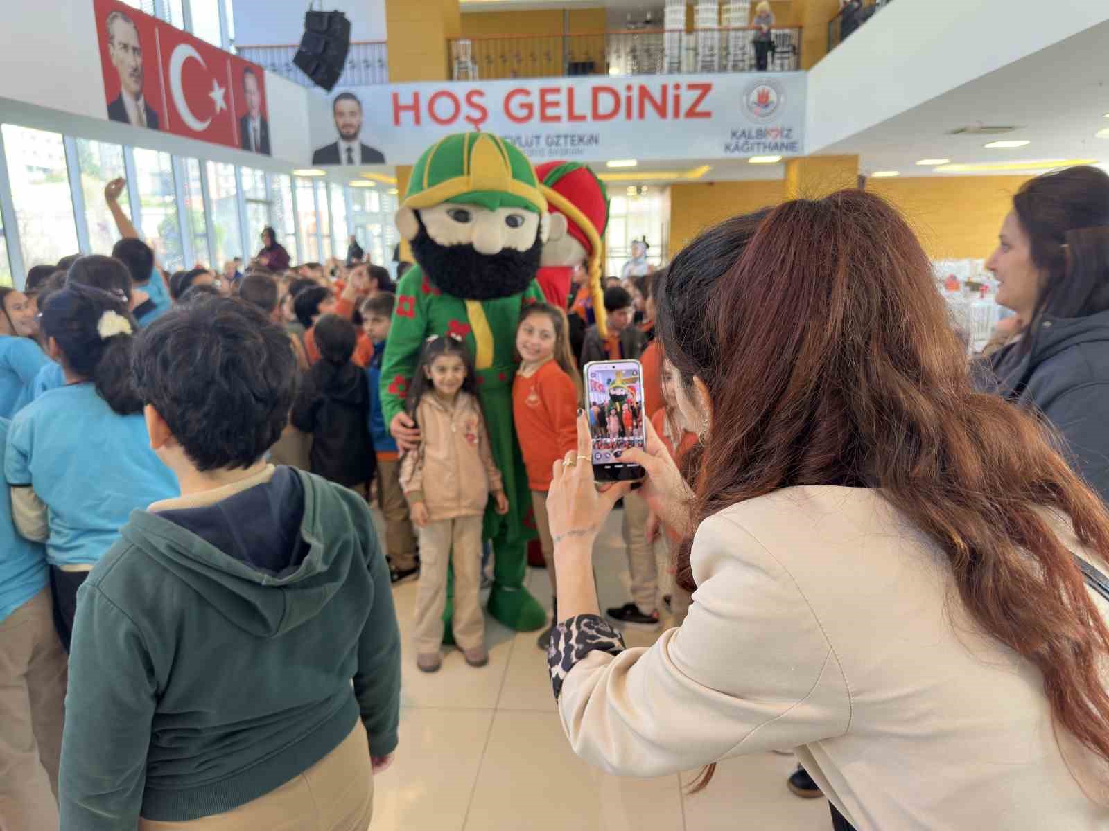 Kağıthane’de Ramazan’ın ilk iftarı miniklerle yapıldı
