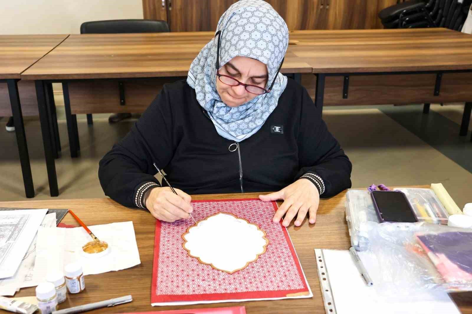 Kağıttan sanata: Ümraniye’de Katı’ sanatı geleceğe taşınıyor
