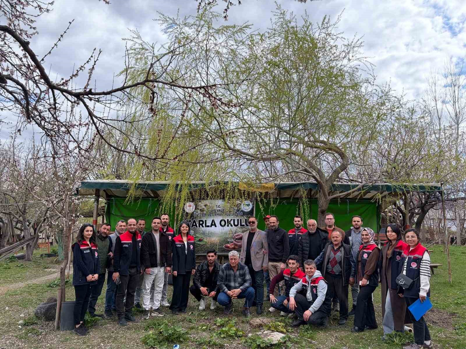 Kağızman’da meyvecilikte eğitim seferberliği sürüyor
