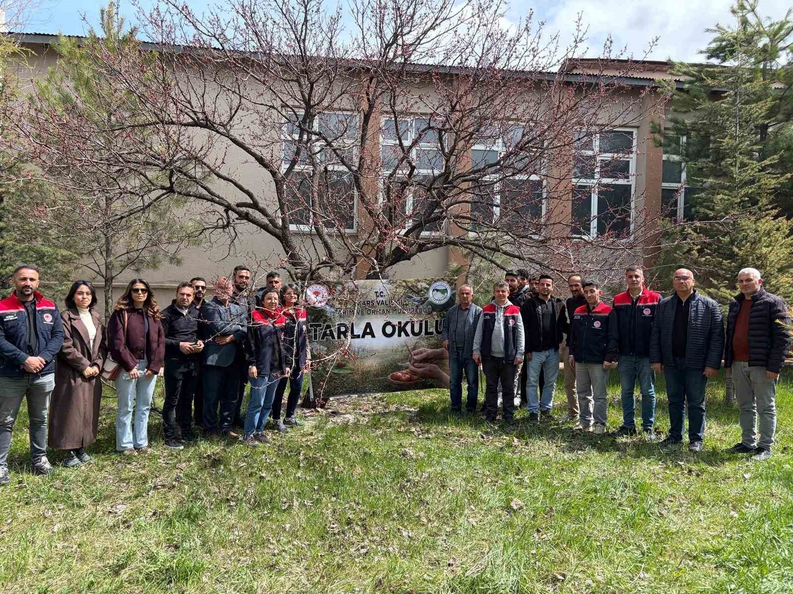 Kağızman’da meyvecilikte eğitim seferberliği sürüyor
