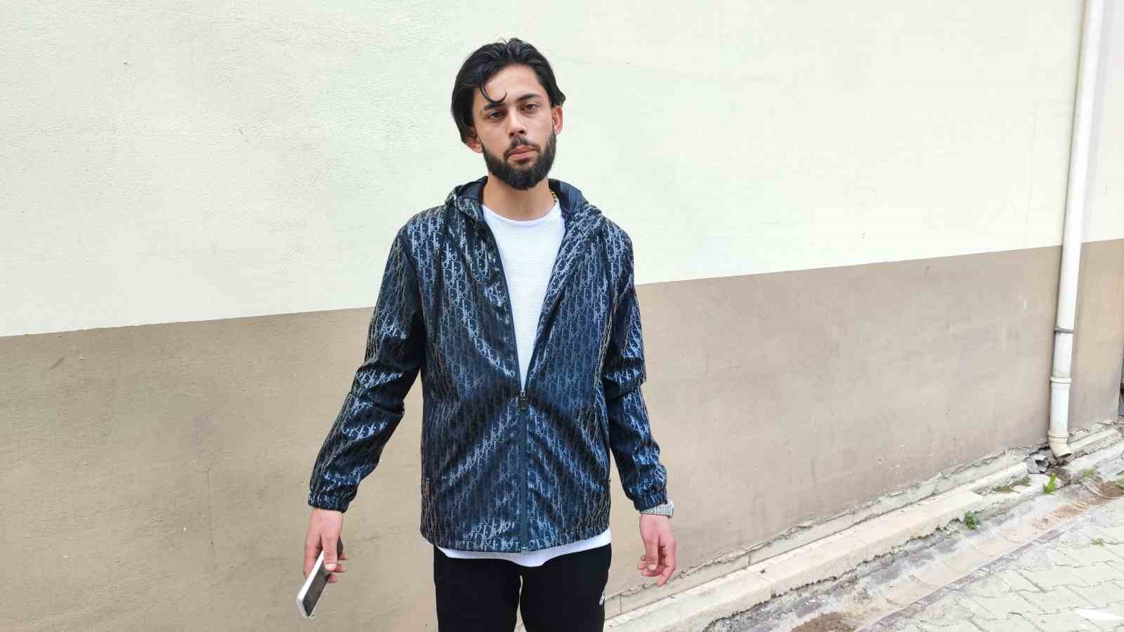 Kahraman işçi iyilik yaparken az kalsın canından oluyordu
Kahraman işçi iyilik yaparken az kalsın canından oluyordu