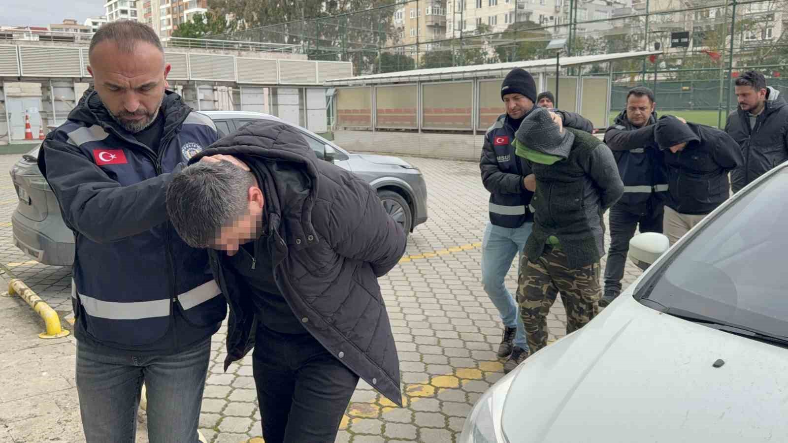 "Kahraman kurye" araç kundaklamaktan gözaltına alındı
