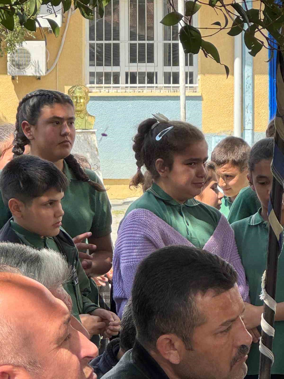 Kahraman öğretmen okulunda gözyaşları ile anıldı
