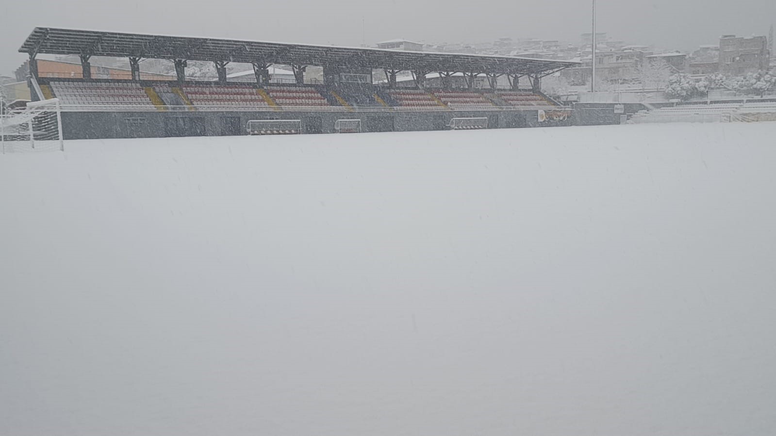 Kahramanmaraş güne karla uyandı: En çok sevinen çocuklar oldu

