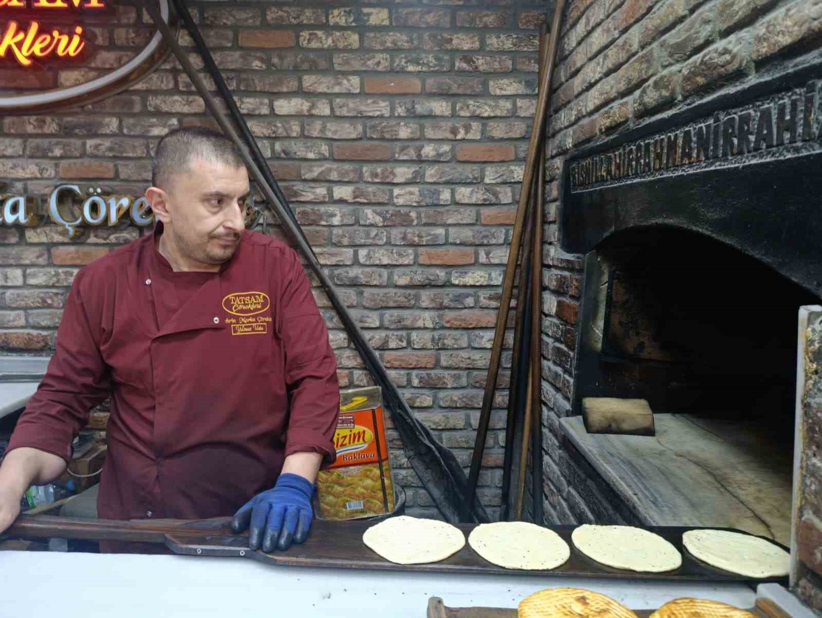 Kahramanmaraş’ın tecilli lezzeti Maraş çöreği Ramazan sofralarını süslüyor
