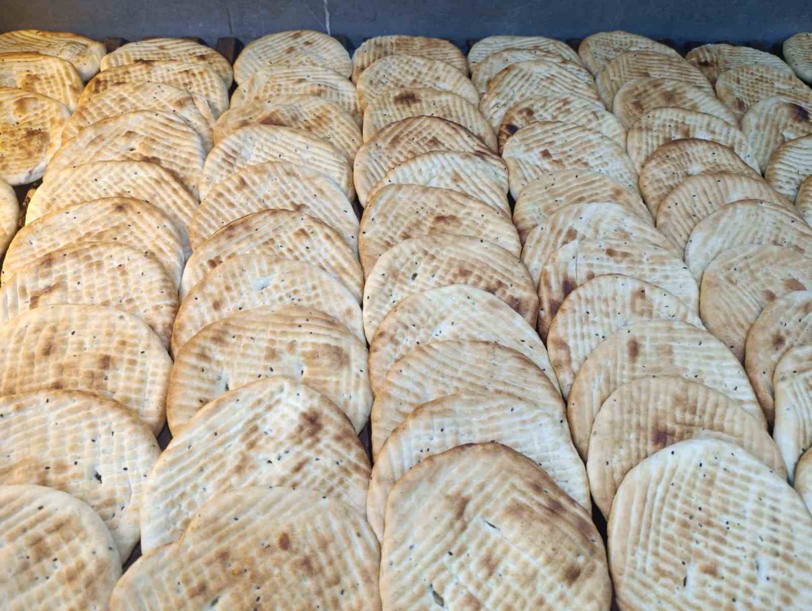 Kahramanmaraş’ın tecilli lezzeti Maraş çöreği Ramazan sofralarını süslüyor
