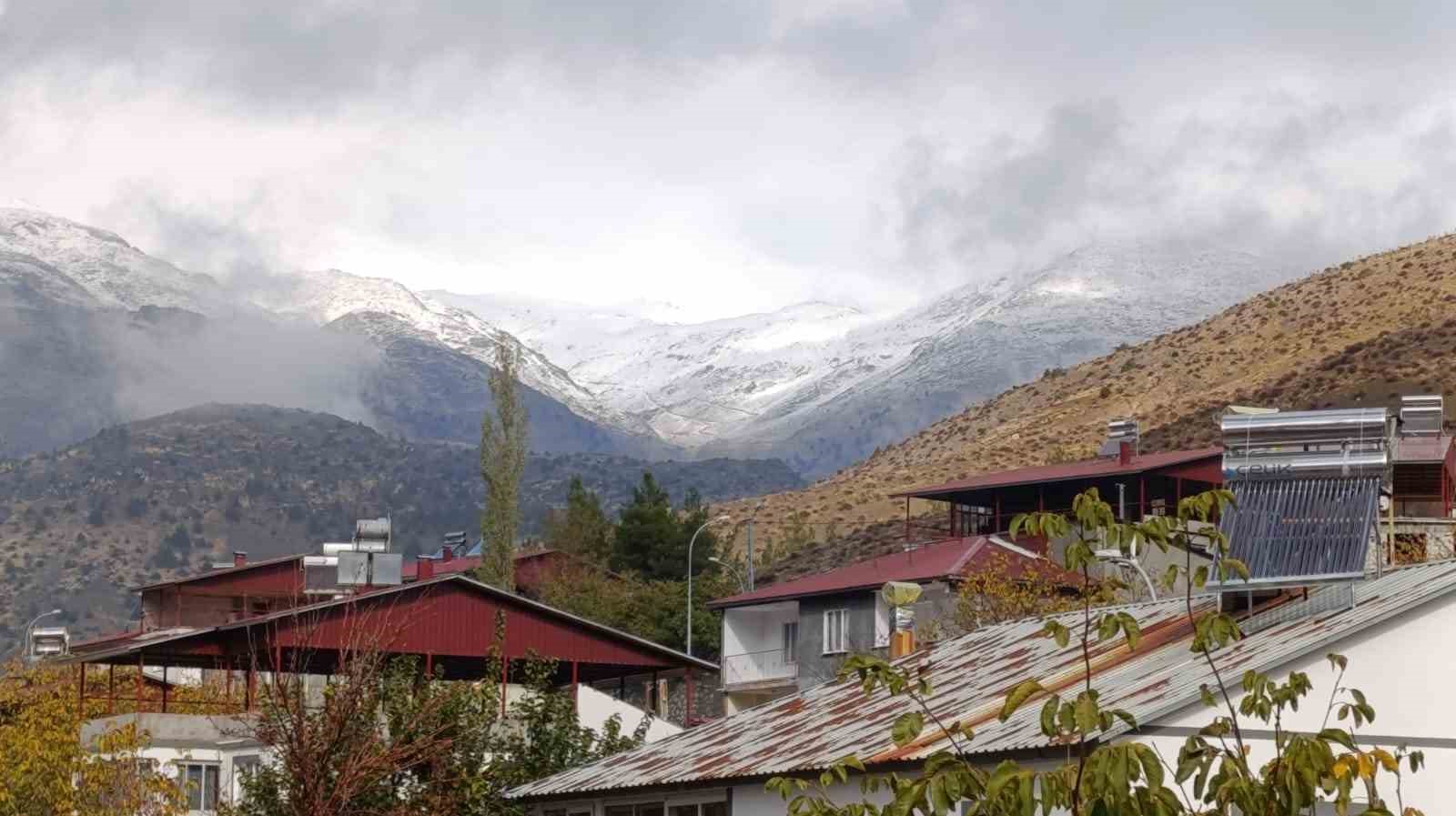 Kahramanmaraş’ın yüksek kesimleri beyaza büründü
