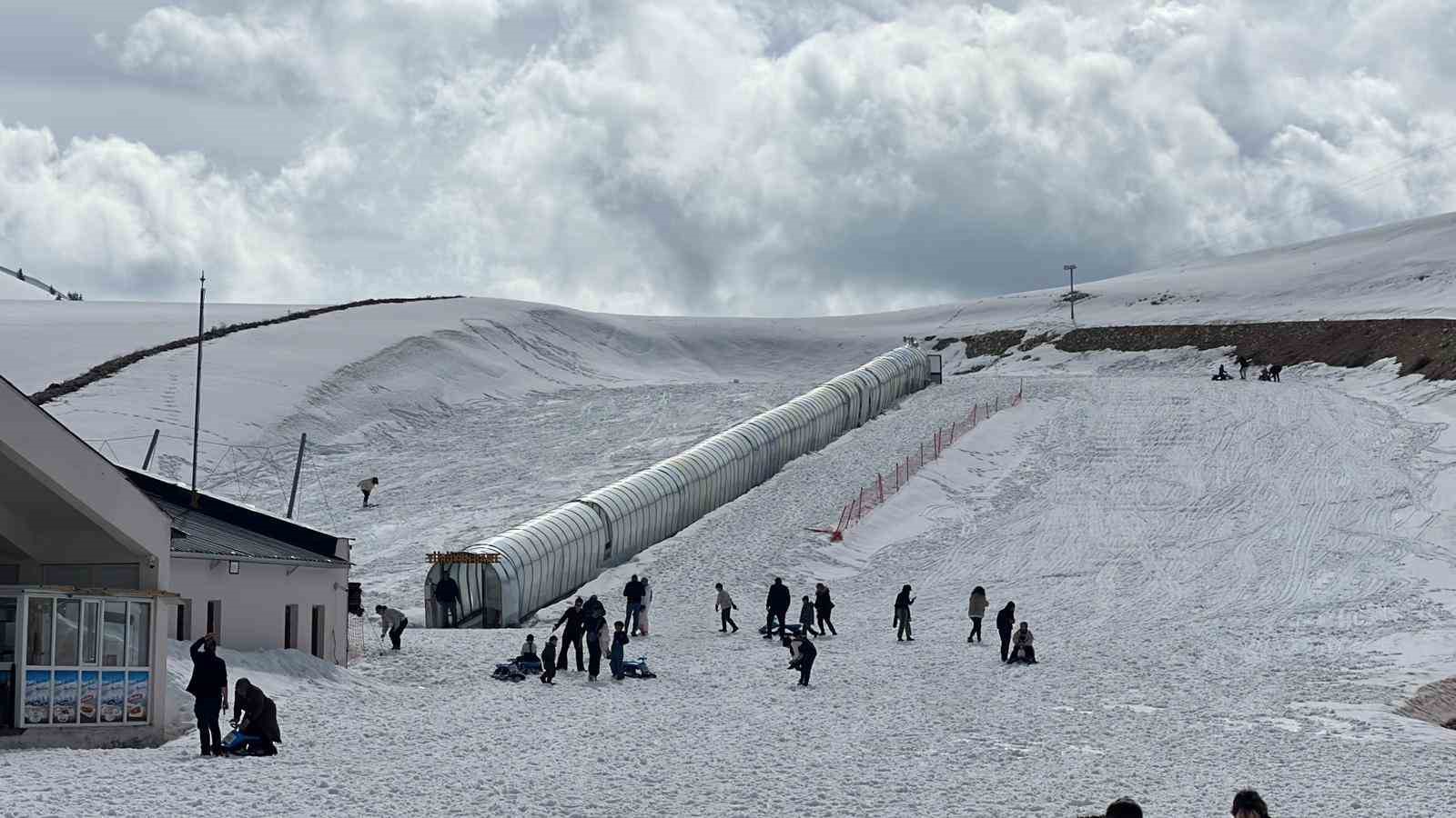 Kahramanmaraş’ın yüksek kesimleri beyaza büründü
