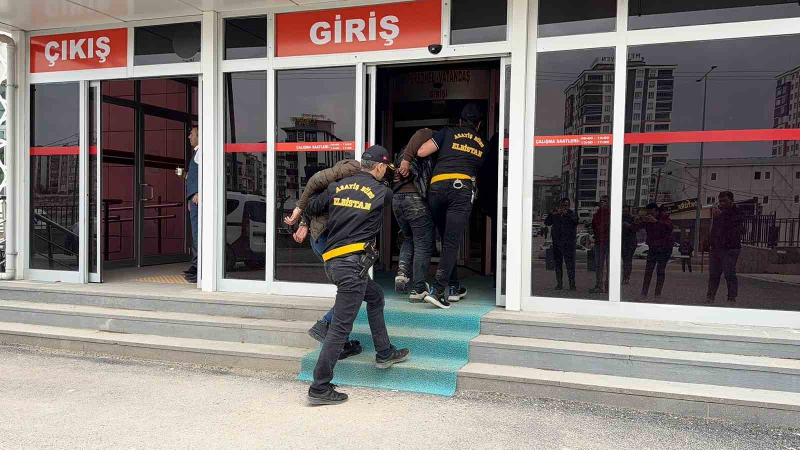 Kahramanmaraş’ta 2,1 milyonluk vurgun yapan sahte polisler yakalandı
