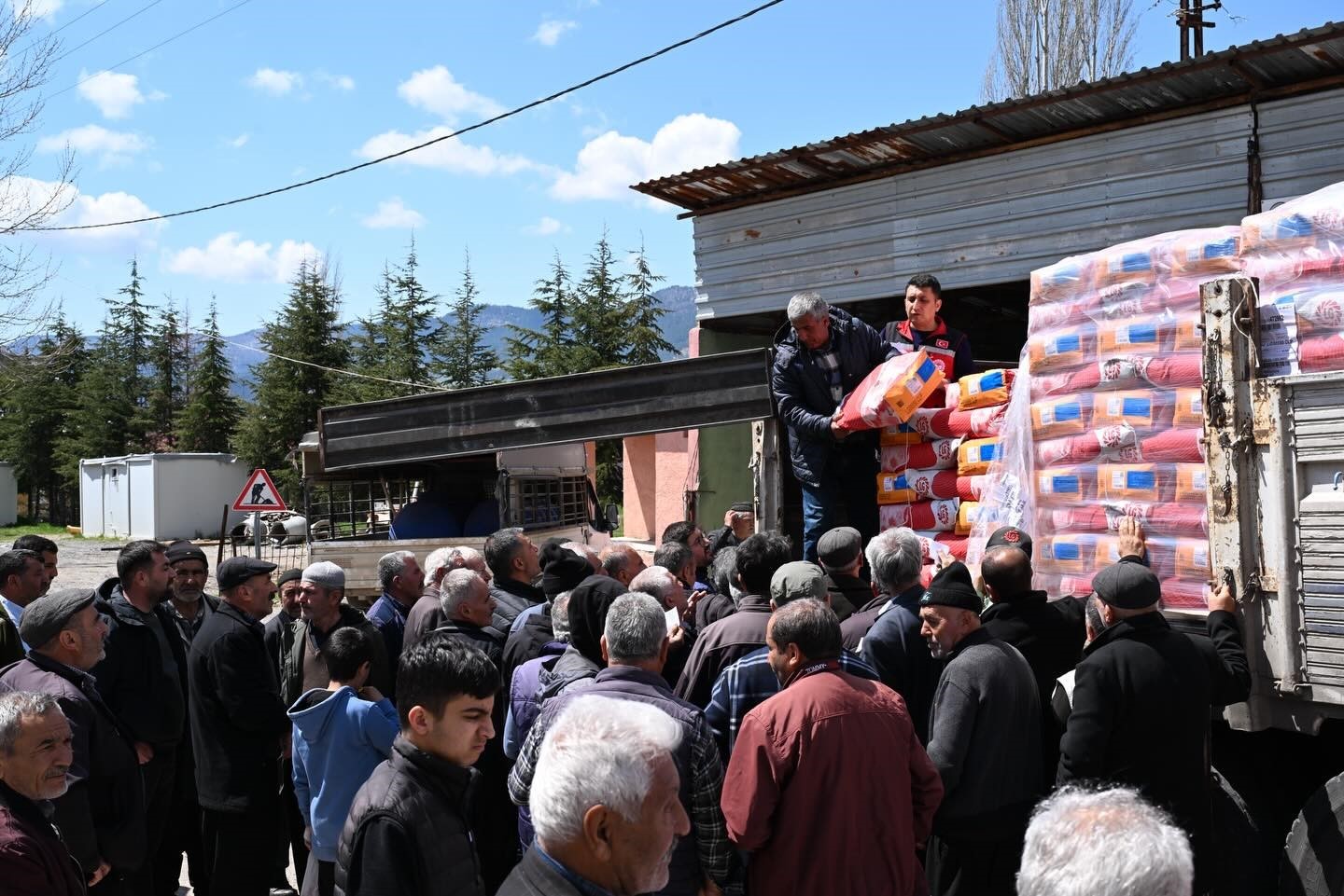 Kahramanmaraş’ta 320 üreticiye 6 bin kilogram ayçiçeği tohumu dağıtıldı

