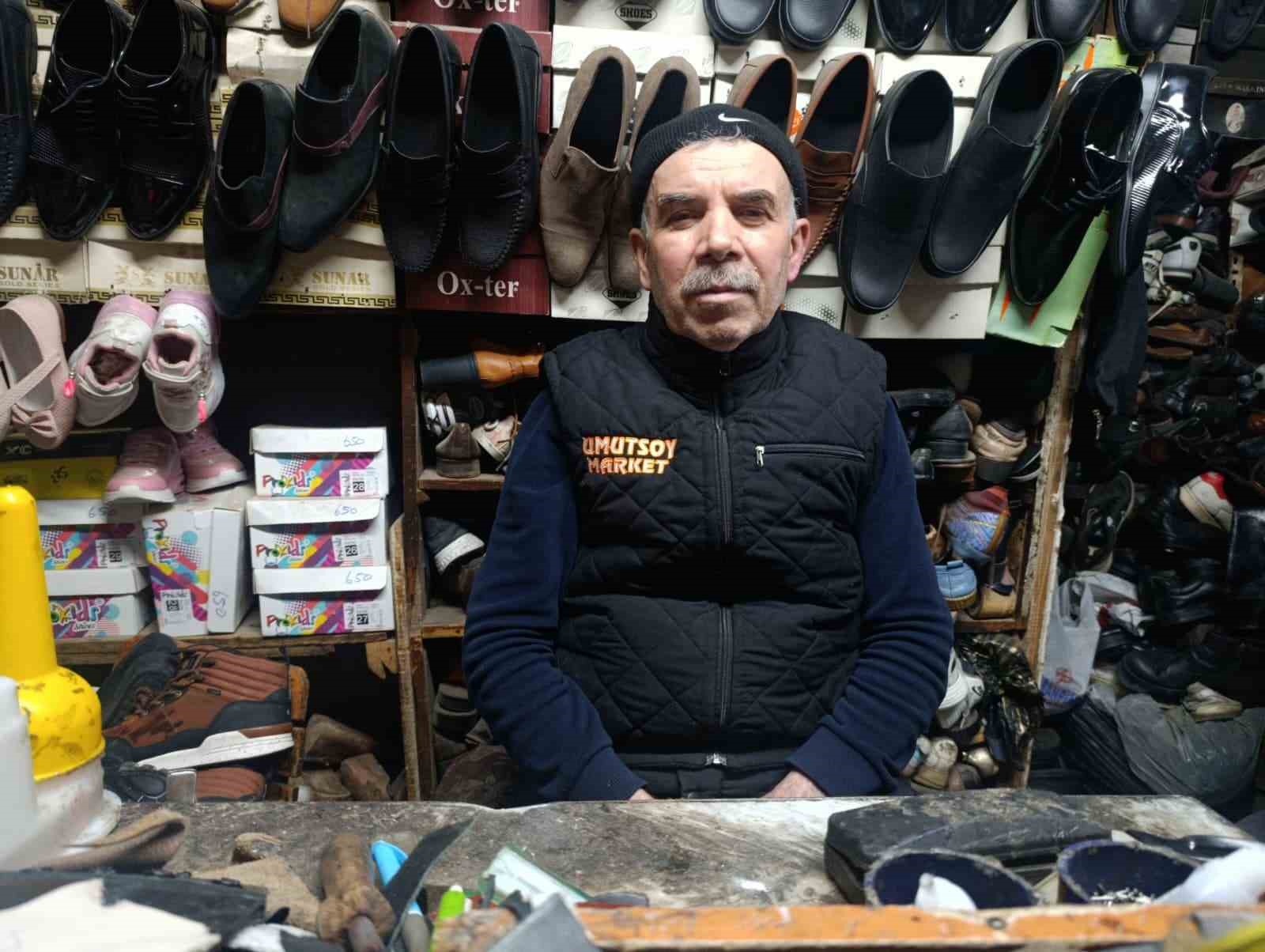 Kahramanmaraş’ta 38 yıllık usta eski ayakkabılara yeniden hayat veriyor
Kahramanmaraş’ta 38 yıllık usta eski ayakkabılara yeniden hayat veriyor