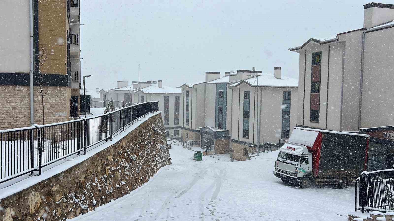 Kahramanmaraş’ta 61 yol ulaşıma kapandı
