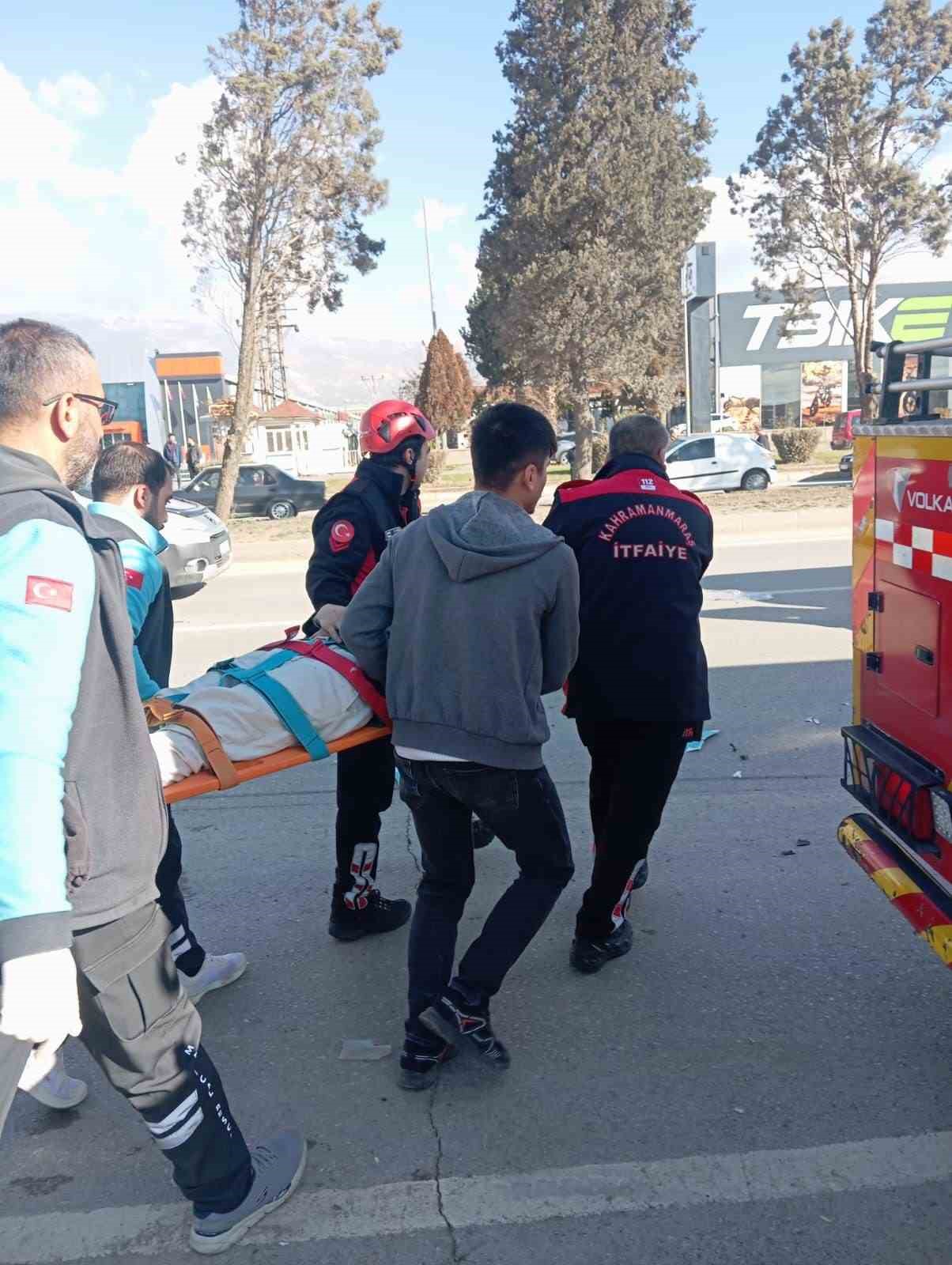 Kahramanmaraş’ta aracın çarptığı halk otobüsü devrildi: 13 yaralı
