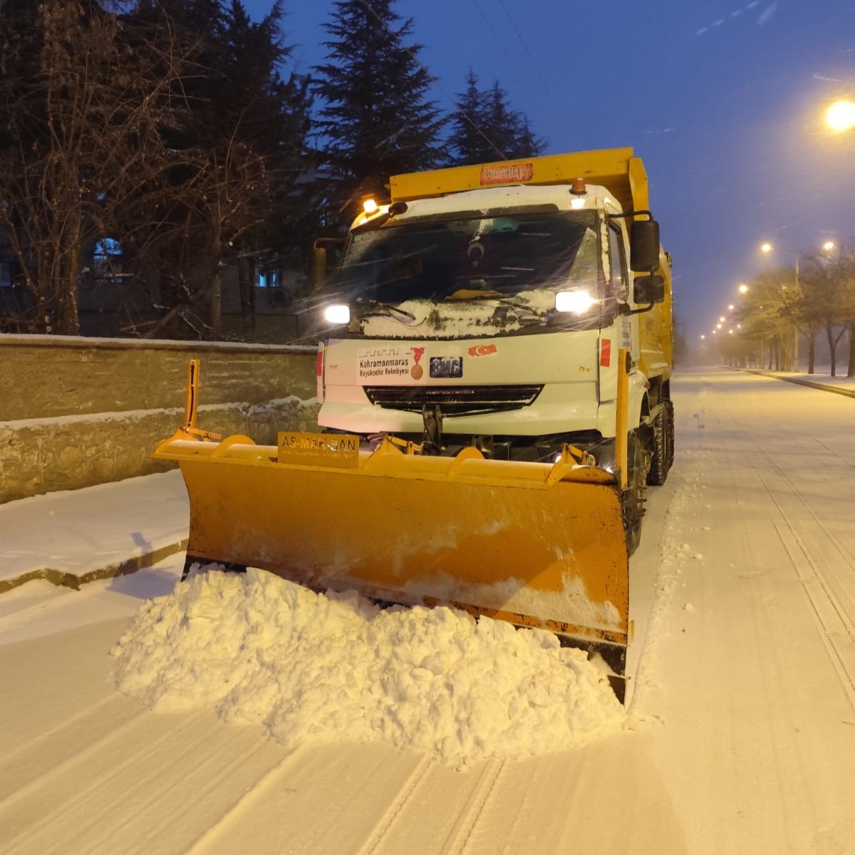 Kahramanmaraş’ta belediye ekiplerinin kar mesaisi
