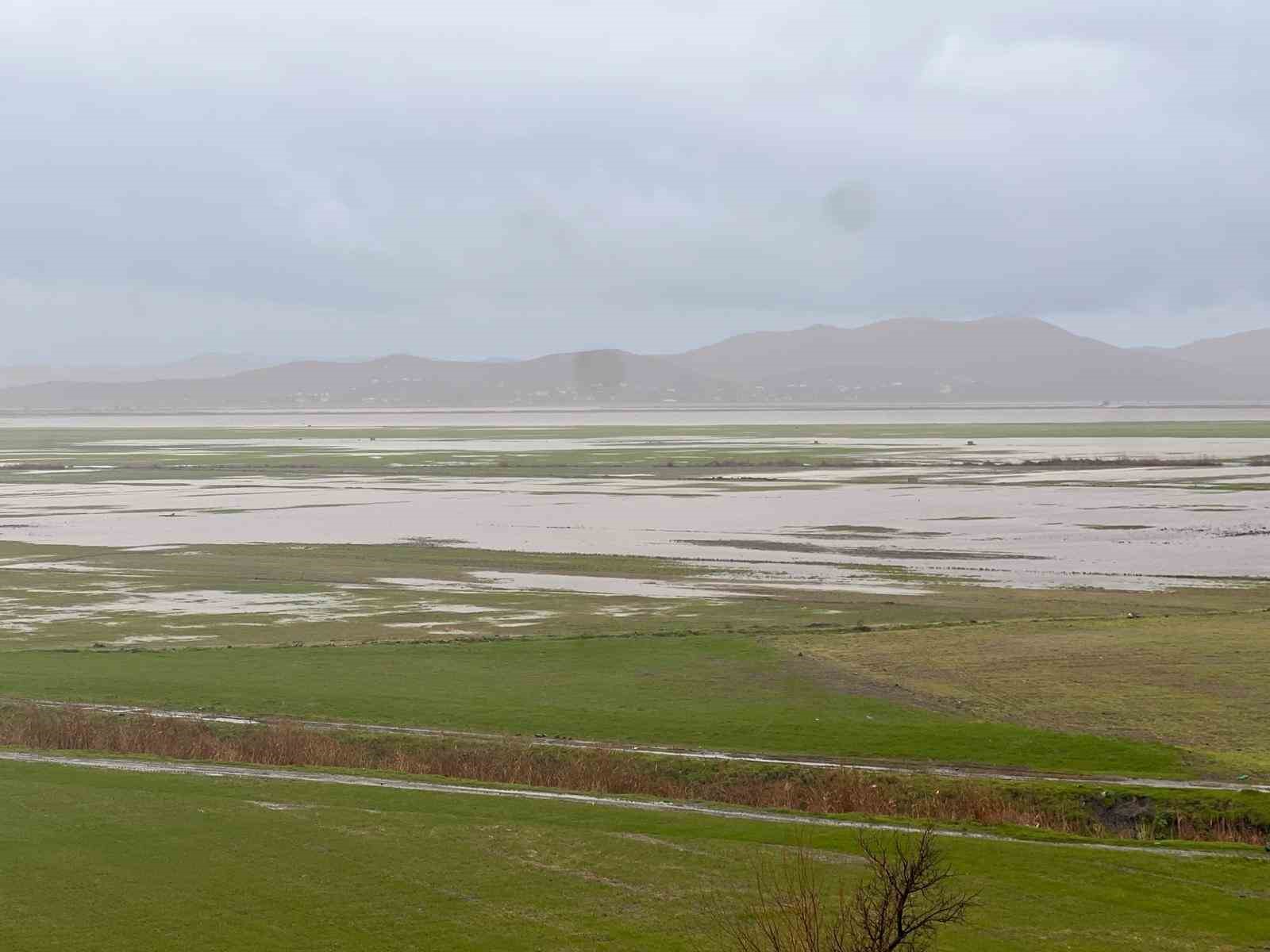 Kahramanmaraş’ta binlerce dönüm tarım arazisi sular altında kaldı
