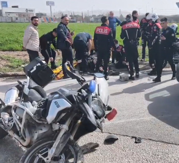 Kahramanmaraş’ta ehliyetsiz sürücü polislere çarptı: 2 polis yaralı
Kahramanmaraş’ta ehliyetsiz sürücü polislere çarptı: 2 polis yaralı