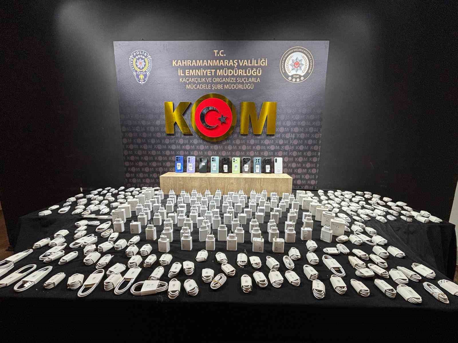 Kahramanmaraş’ta kaçak telefon ve makaron ele geçirildi
