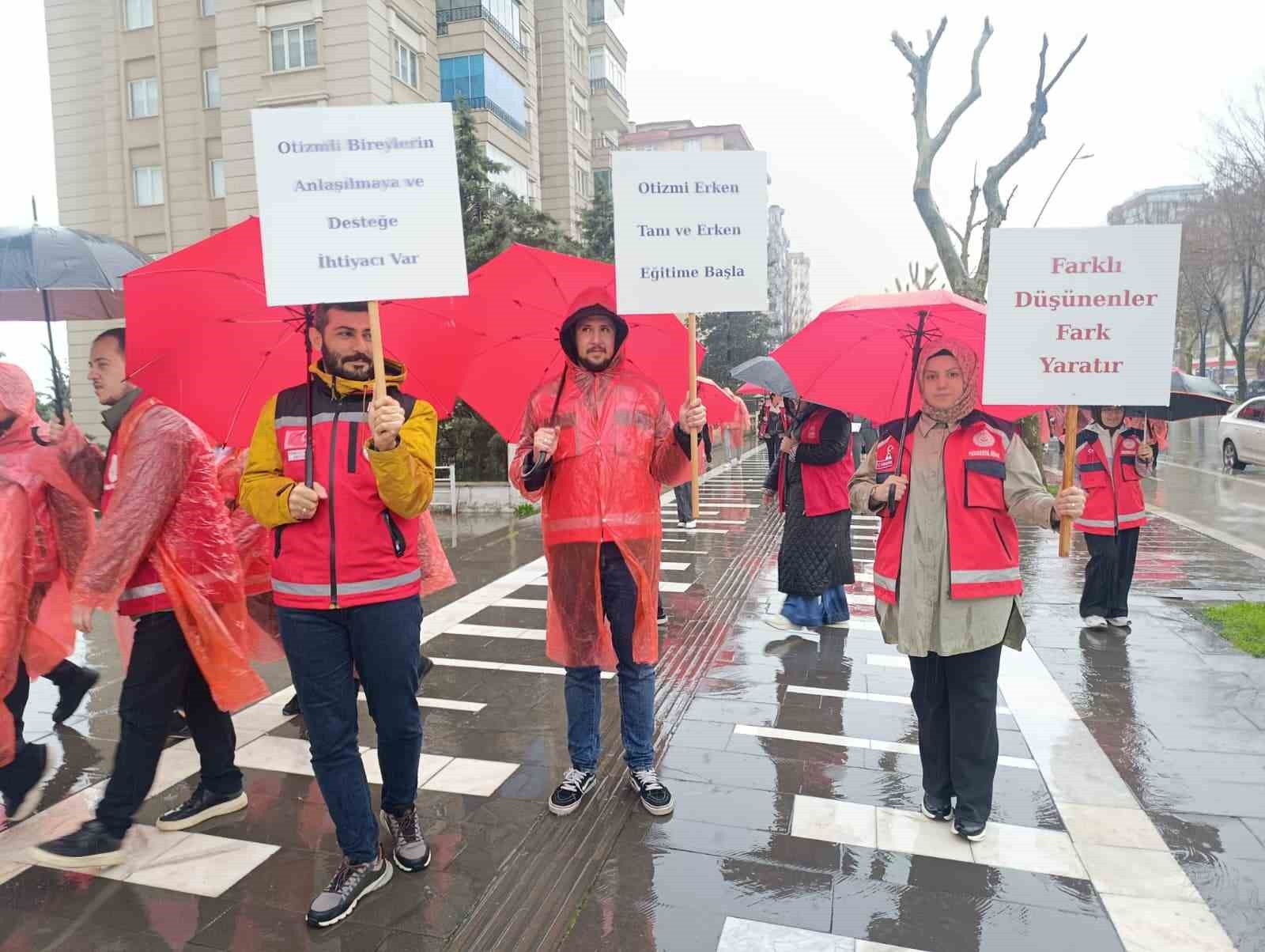 Kahramanmaraş’ta kalp balonlarıyla otizme dikkat çekildi

