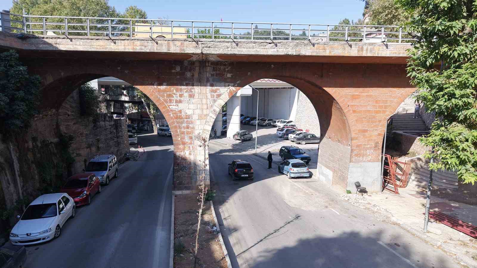 Kahramanmaraş’ta Kanlıdere Köprüsü yeniden ayağa kaldırılıyor
