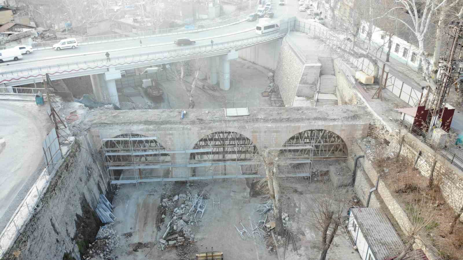 Kahramanmaraş’ta Kanlıdere Köprüsü yeniden ayağa kaldırılıyor
