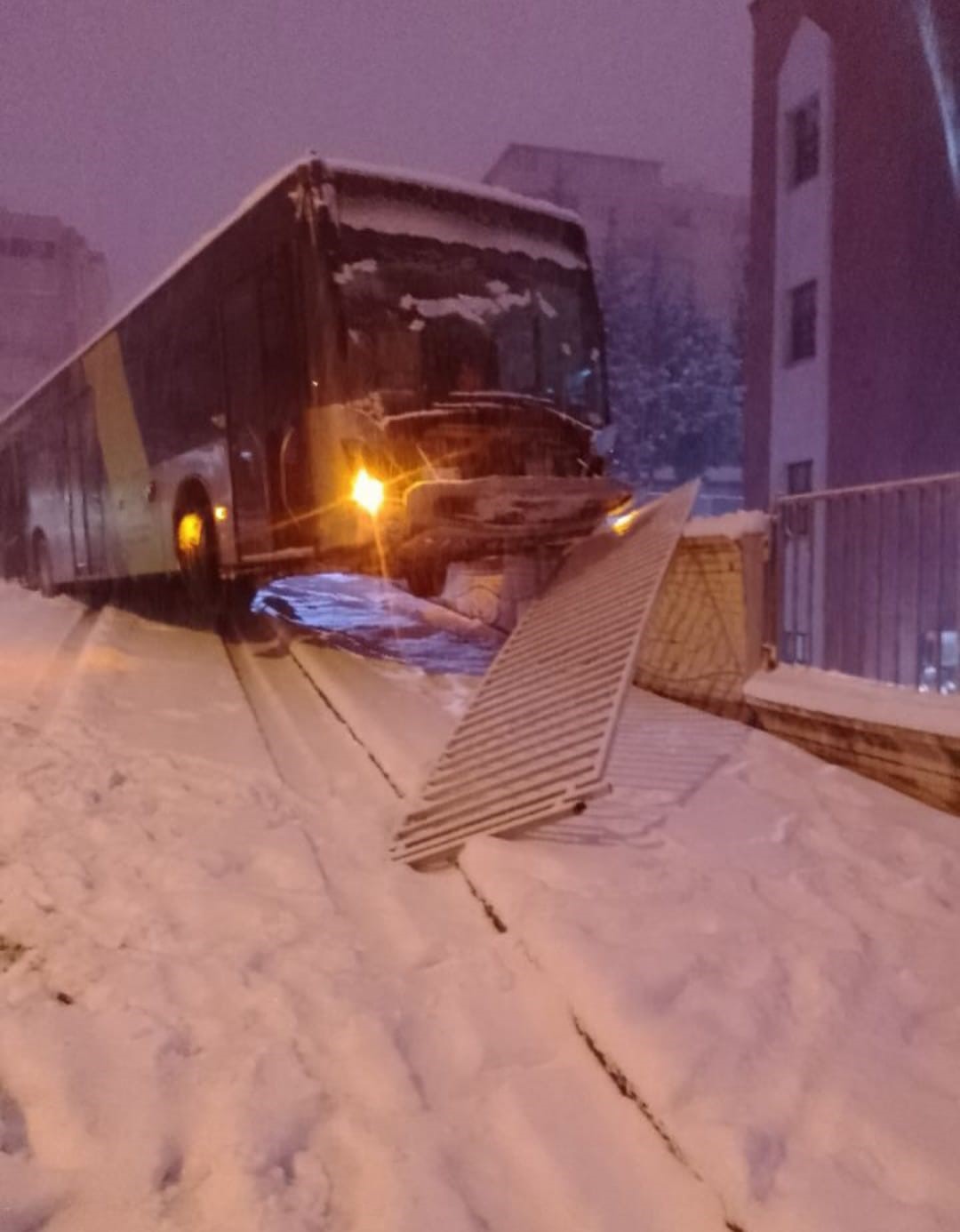 Kahramanmaraş’ta kar kazaları beraberinde getirdi
