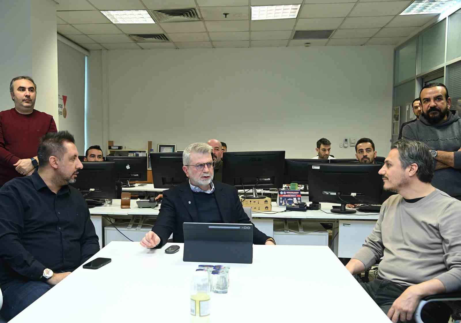 Kahramanmaraş’ta kar sevinci yaşanırken, ekipler de sahada görev yapıyor
Kahramanmaraş’ta kar sevinci yaşanırken, ekipler de sahada görev yapıyor