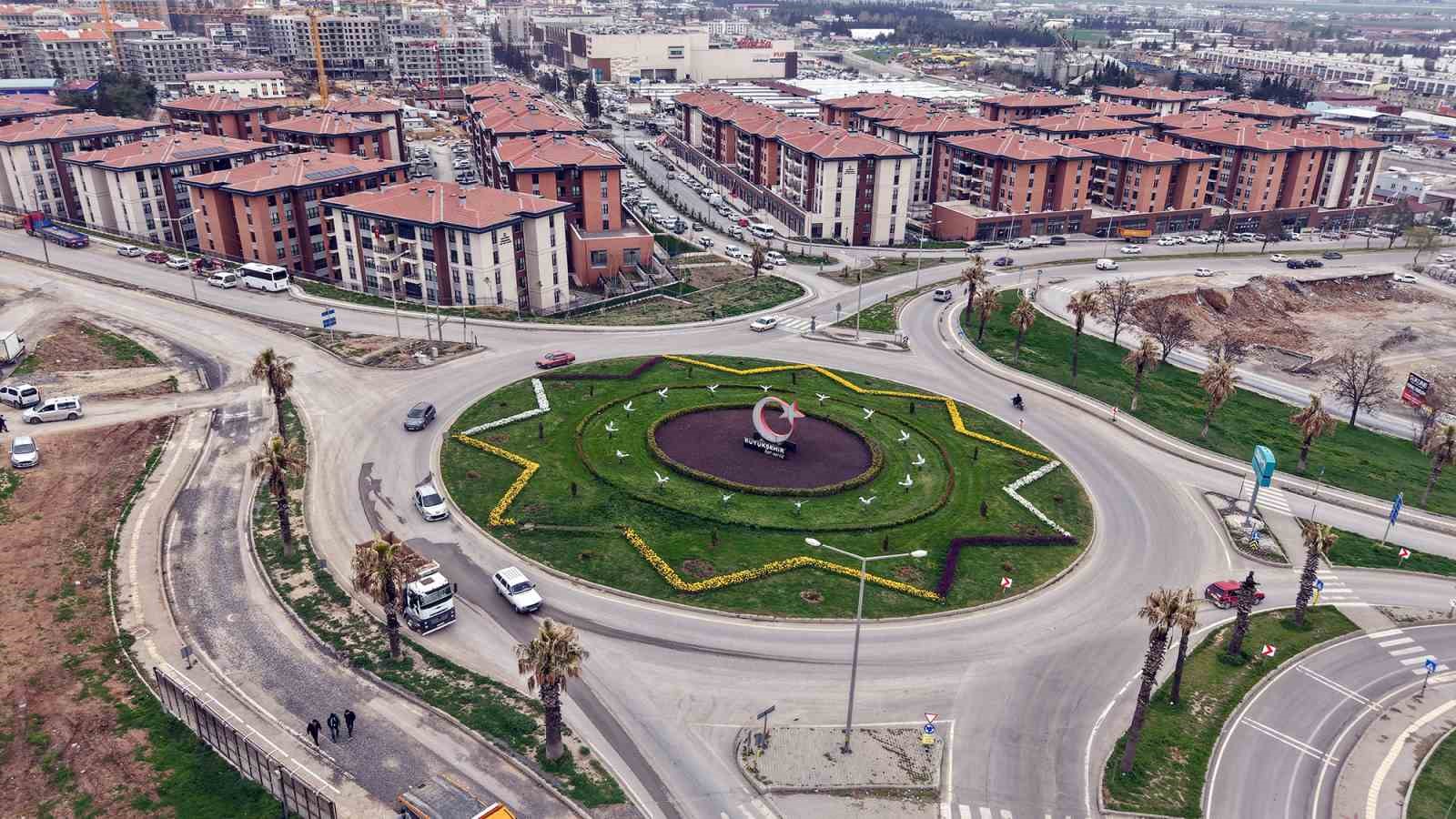 Kahramanmaraş’ta kavşaklarda görsel şölen
