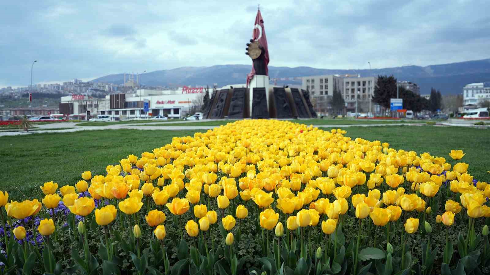 Kahramanmaraş’ta kavşaklarda görsel şölen

