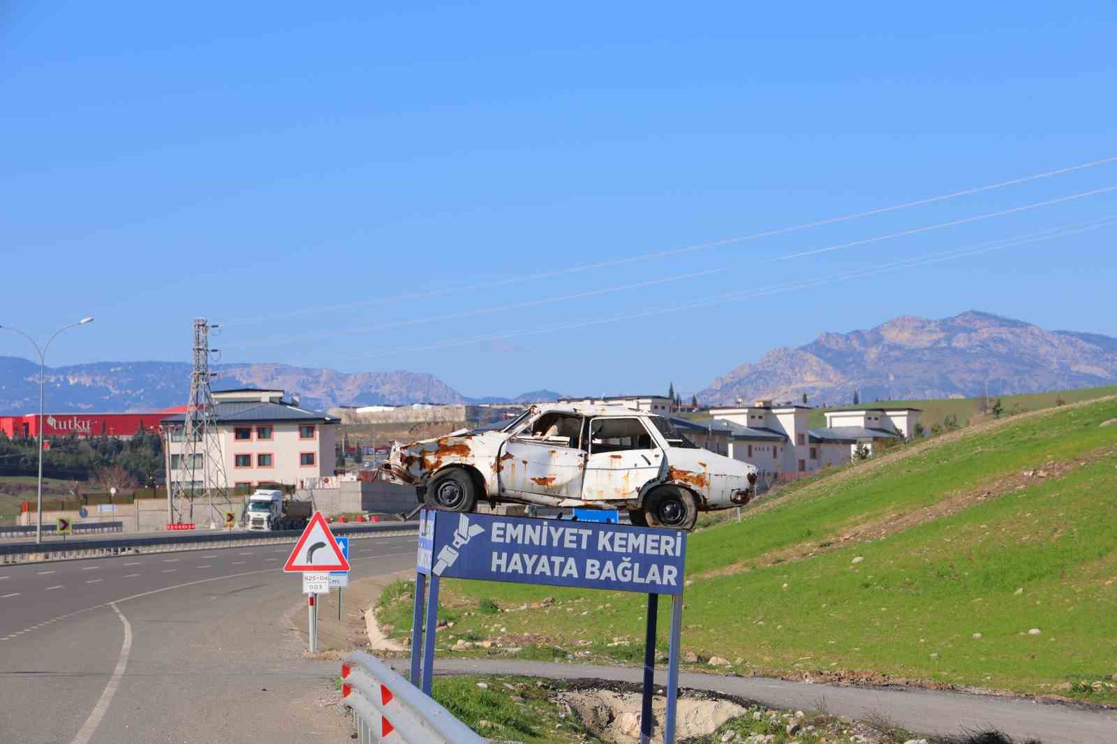 Kahramanmaraş’ta kaza yapmış araçlarla trafik farkındalığı oluşturuluyor
