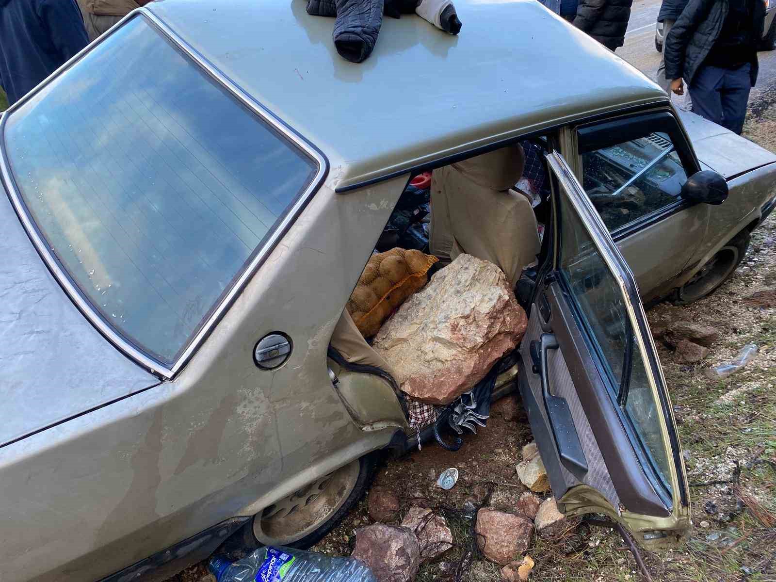 Kahramanmaraş’ta kopan kaya parçası otomobile isabet etti: 2’si ağır 4 yaralı
