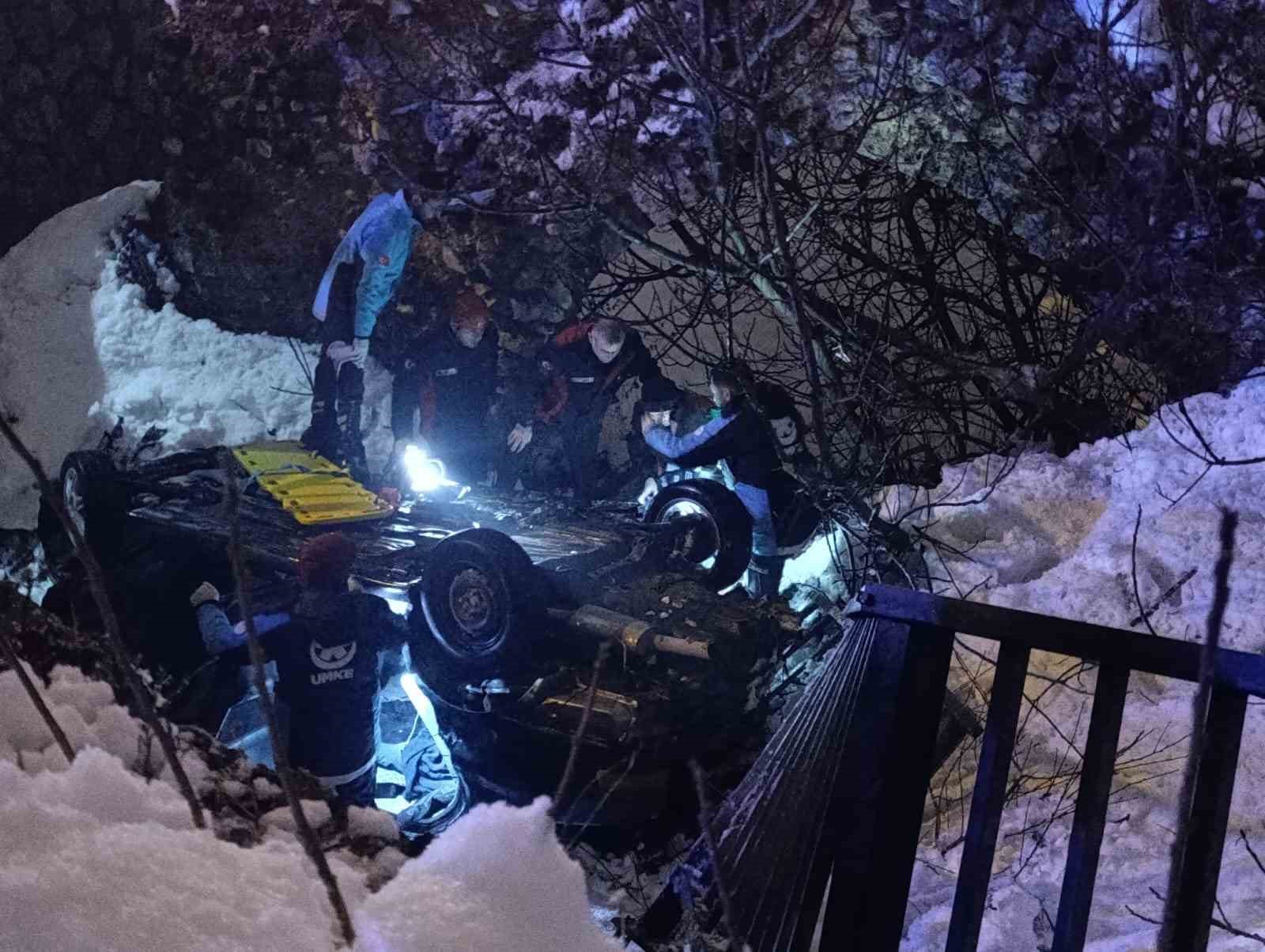 Kahramanmaraş’ta otomobil köprüden uçtu 1’i ağır 4 kişi yaralandı
