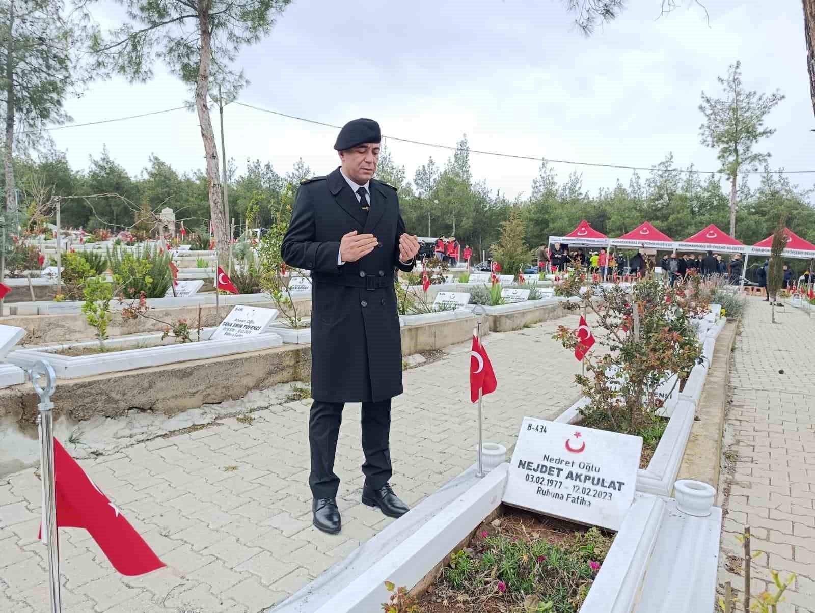 Kahramanmaraş’ta protokolden bayram öncesi şehitlik ziyareti
