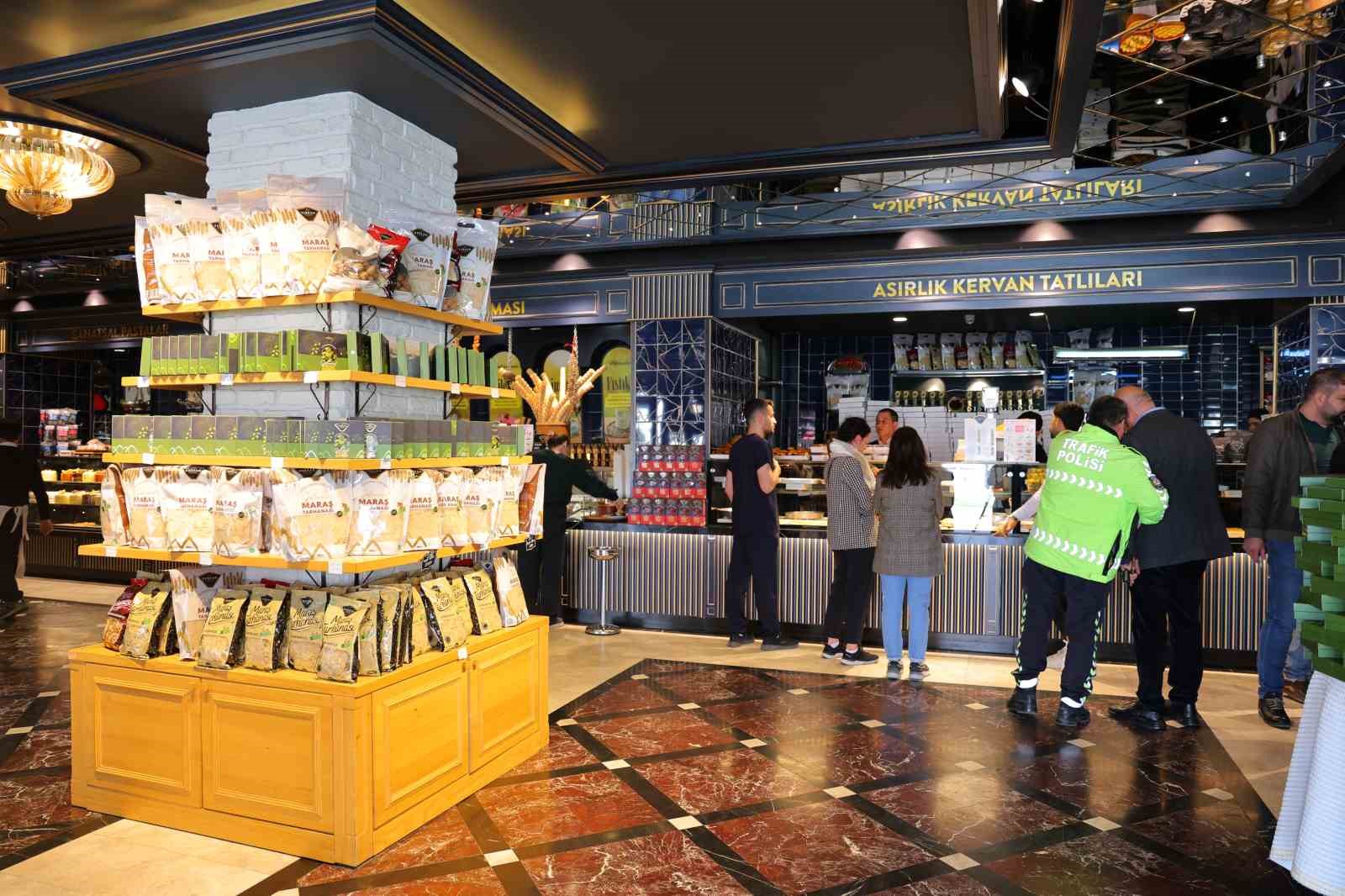 Kahramanmaraş’ta Ramazan tatlıları tezgahları süslüyor
