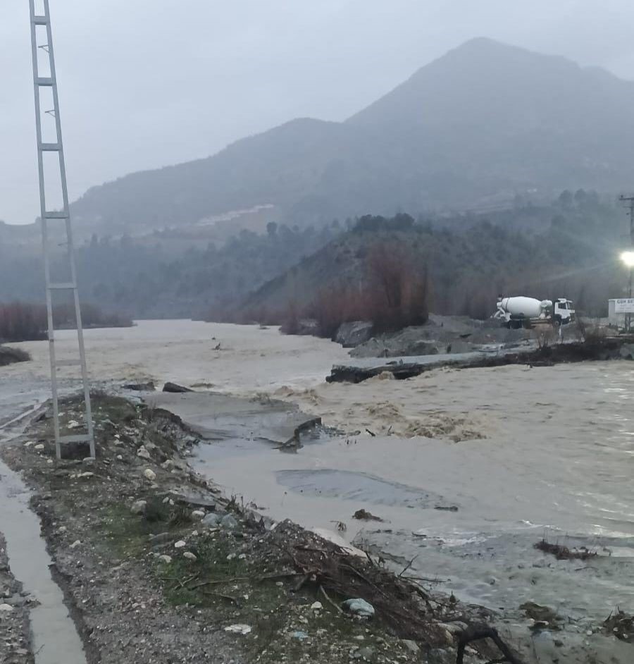 Kahramanmaraş’ta sağanak taşkınlara neden oldu
