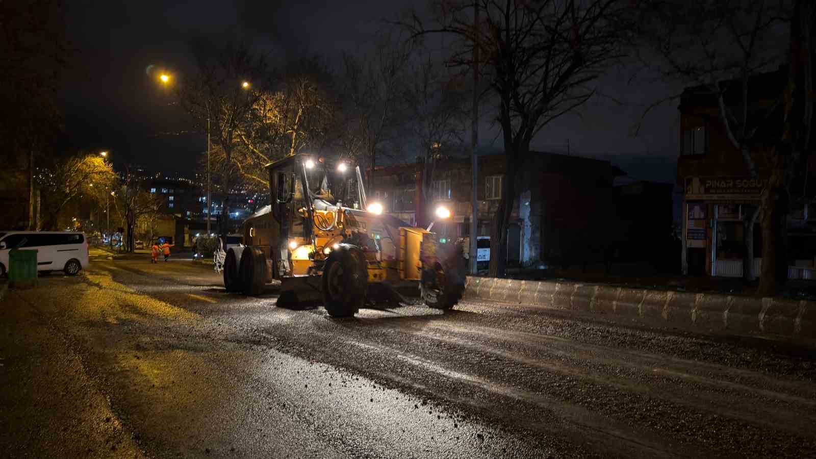 Kahramanmaraş’ta şiddetli yağışa karşı seferberlik
Kahramanmaraş’ta şiddetli yağışa karşı seferberlik
