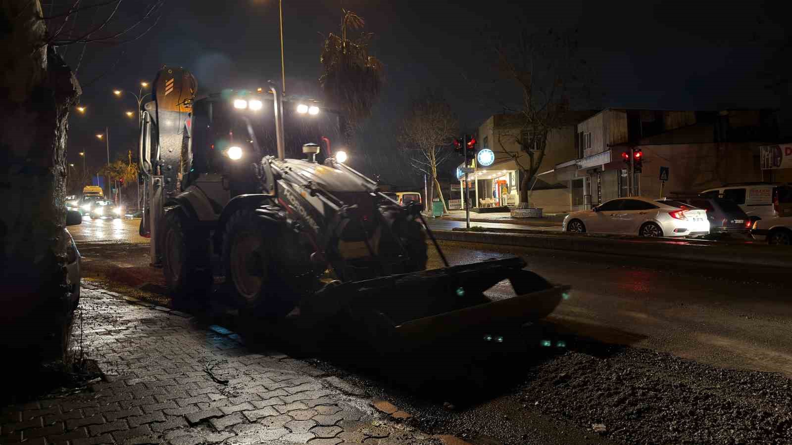 Kahramanmaraş’ta şiddetli yağışa karşı seferberlik
Kahramanmaraş’ta şiddetli yağışa karşı seferberlik