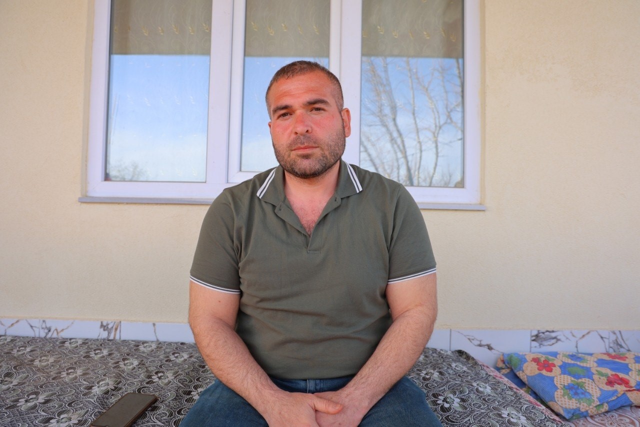 Kahramanmaraş’ta silah seslerini duyunca okula koşan baba yaşadıklarını anlattı
Kahramanmaraş’ta silah seslerini duyunca okula koşan baba yaşadıklarını anlattı