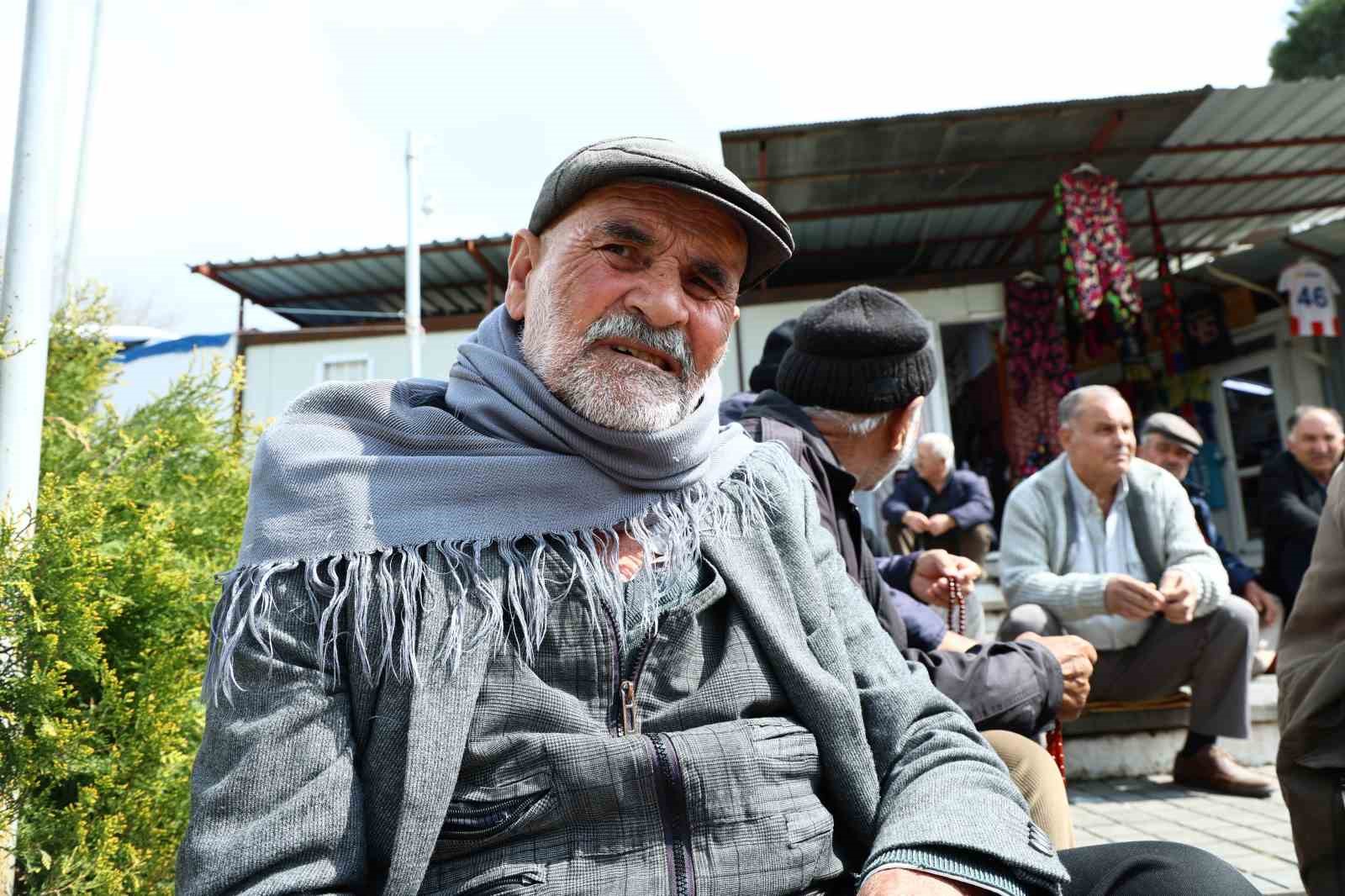 Kahramanmaraş’ta Ulu Cami Meydanı’nın müdavimleri
