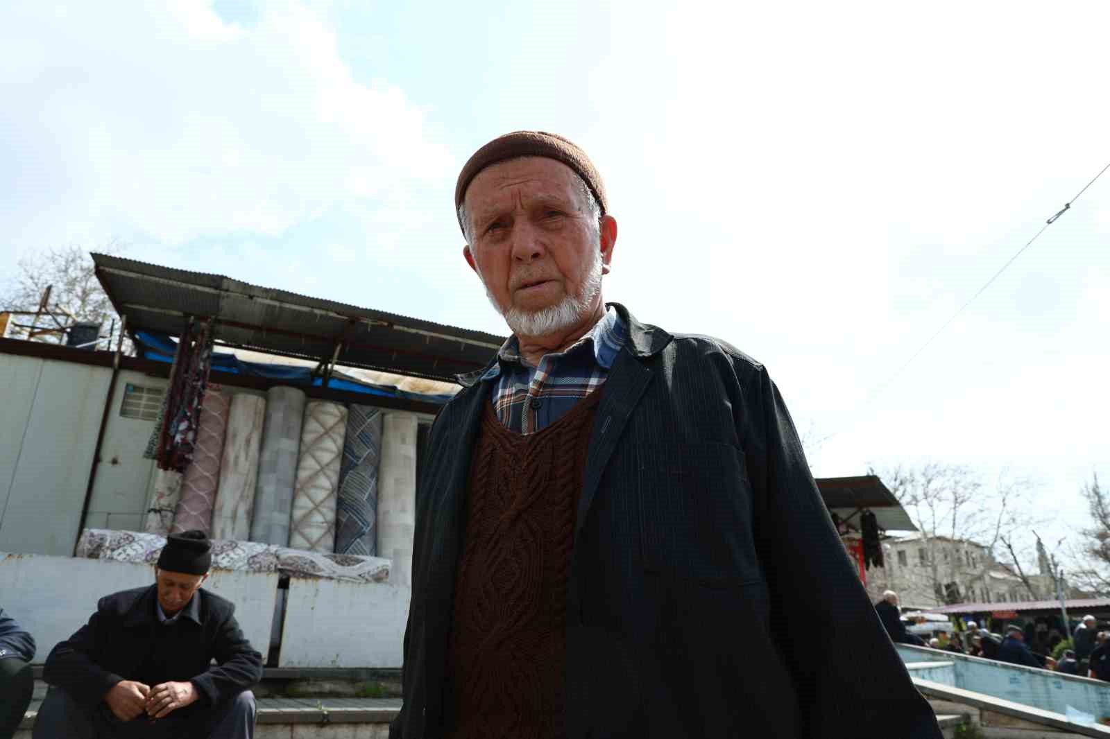 Kahramanmaraş’ta Ulu Cami Meydanı’nın müdavimleri
