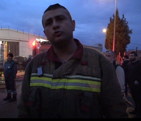 Kahramanmaraş’ta yangına müdahale eden itfaiye eri darbedildi
