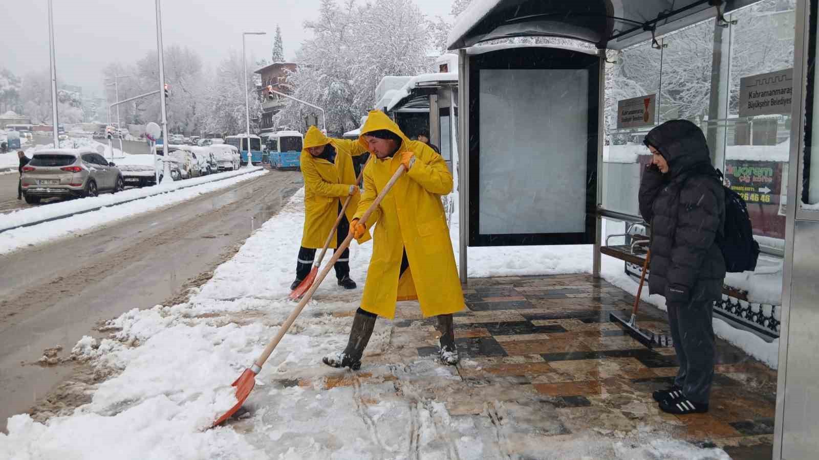 Kahramanmaraş’ta yaya yolları temizleniyor
Kahramanmaraş’ta yaya yolları temizleniyor