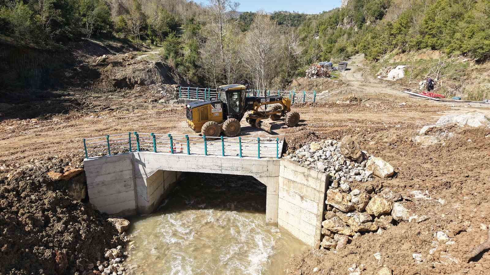 Kahramanmaraş’ta yol ve köprü yatırımları sürüyor
