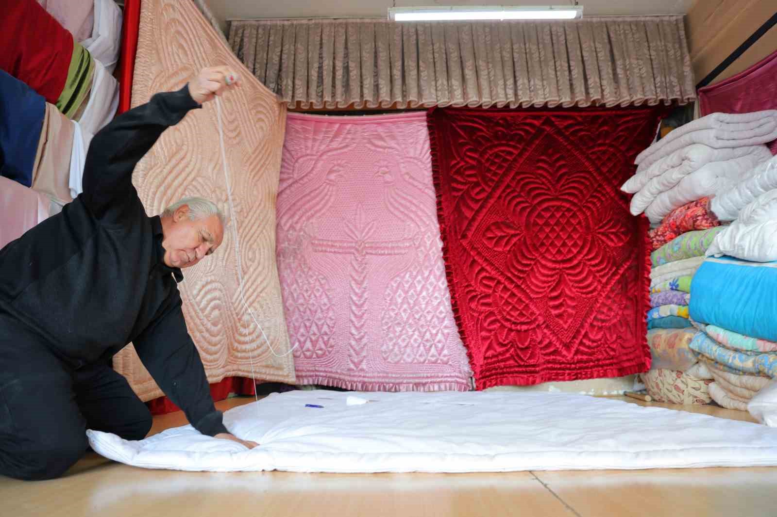Kahramanmaraş’ta yorgancılık mesleği yok olma tehlikesiyle karşı karşıya
Kahramanmaraş’ta yorgancılık mesleği yok olma tehlikesiyle karşı karşıya