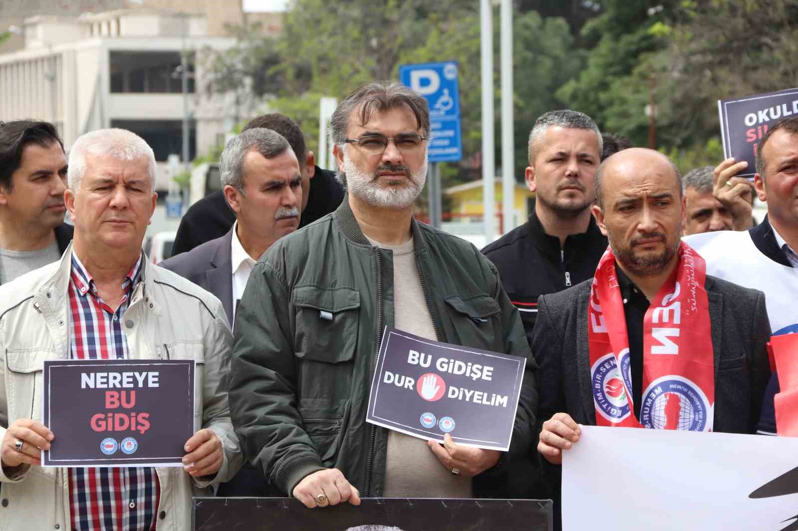 Kahramanmaraş’taki olayda vefat eden Turgutlulu öğretmen Ayla Kara ve öğrenciler için dua edildi
