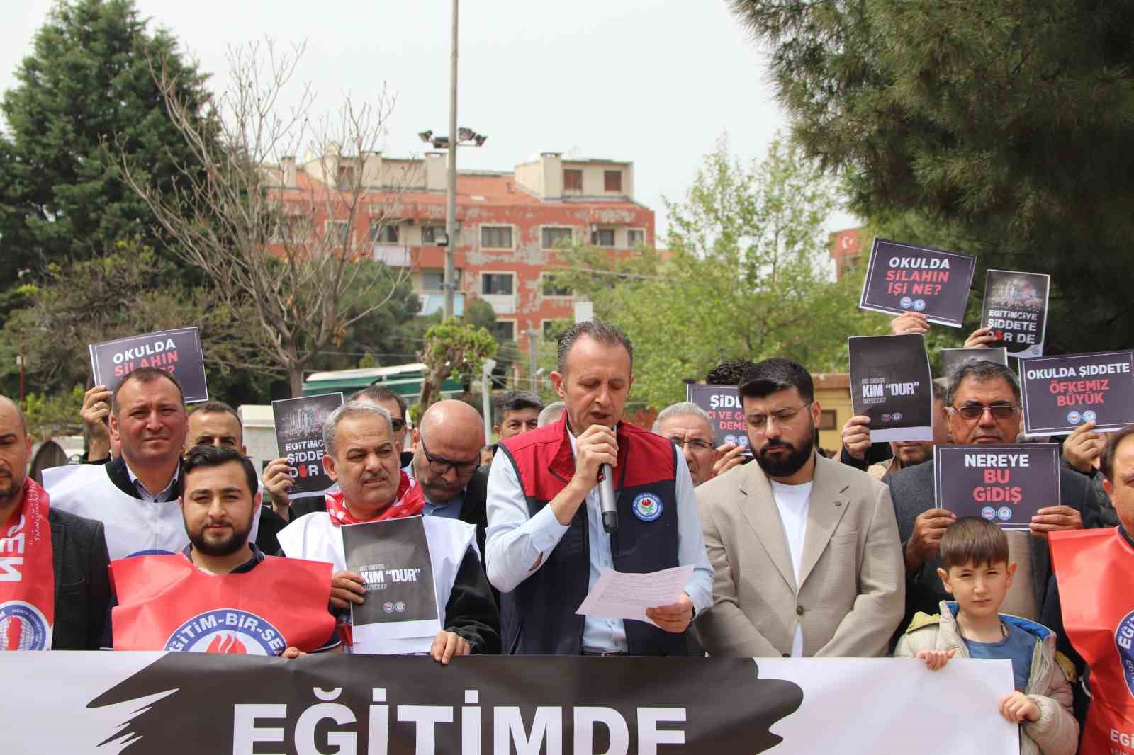Kahramanmaraş’taki olayda vefat eden Turgutlulu öğretmen Ayla Kara ve öğrenciler için dua edildi
