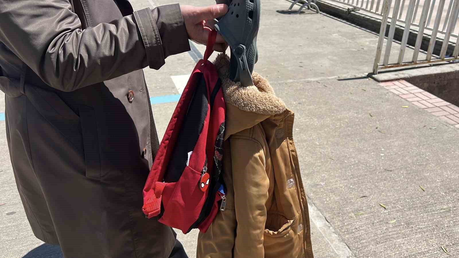 Kahramanmaraş’taki saldırının ardından veliler öğrencilerin eşyalarını okuldan almaya başladı
