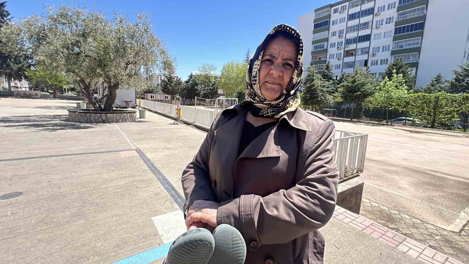 Kahramanmaraş’taki saldırının ardından veliler öğrencilerin eşyalarını okuldan almaya başladı
