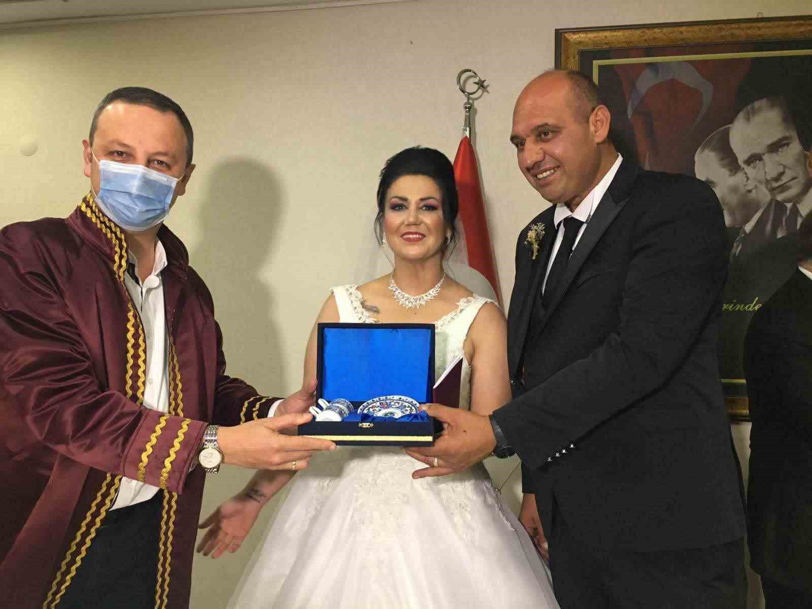 Kahreden tesadüf: 6 yıl önce annesi patates püresinden, kızı ise elma yerken öldü
