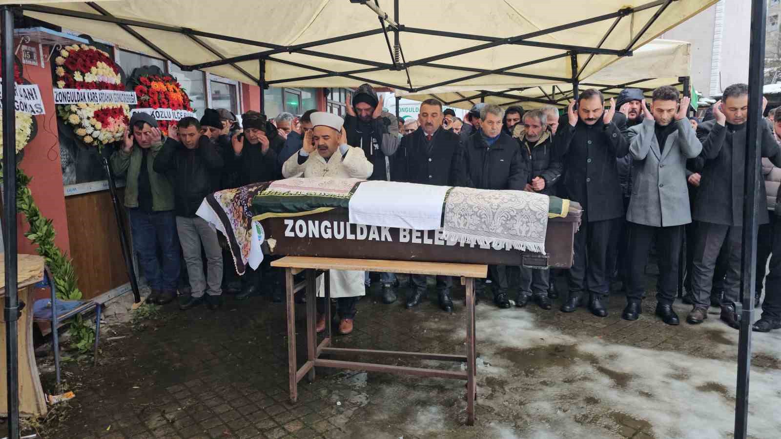 Kahreden tesadüf: 6 yıl önce annesi patates püresinden, kızı ise elma yerken öldü
